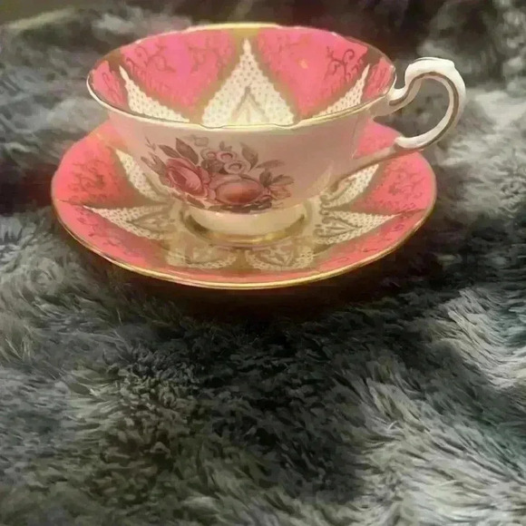 Vintage  Fancy Paragon Tea Cup &
Saucer - Pink with Gold Trim - Roses F144J - Picture 14 of 15